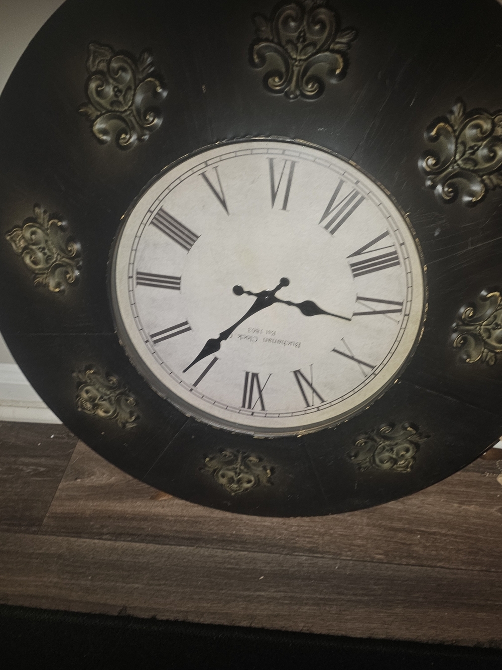 Vintage-Inspired Round Wall Clock in Black and Gold